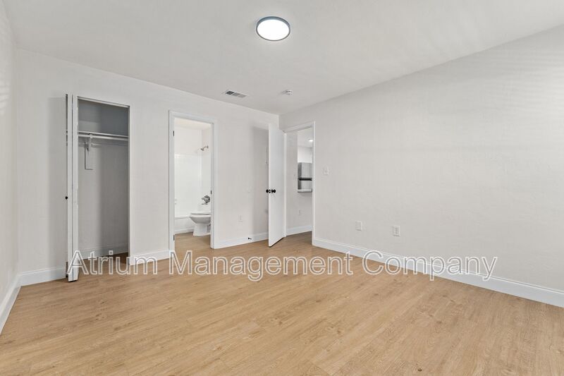 NEWLY RENOVATED!!  1 MONTH FREE RENT w\IMMEDIATE MOVE-IN property image