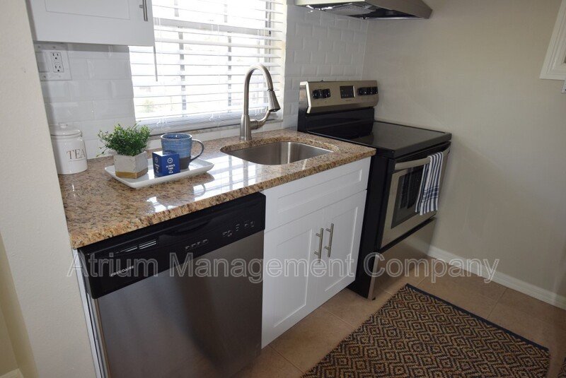 Charming Updated 2 Bed 1 Bath Apartment for Rent in Orlando, FL! property image