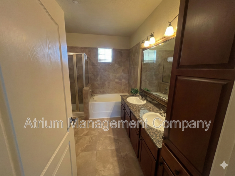 Spacious 3 bedroom Condo with Resort-Style Living! property image