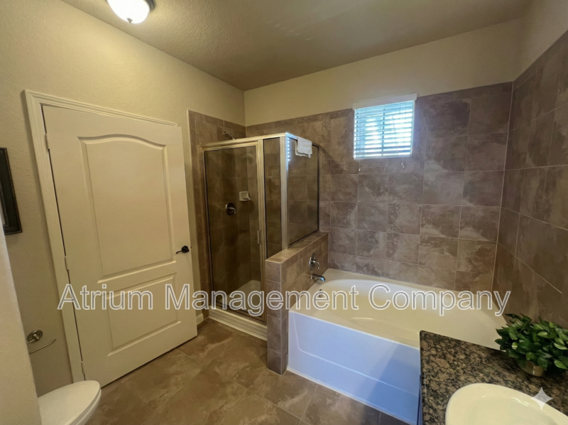 Spacious 3 bedroom Condo with Resort-Style Living! property image