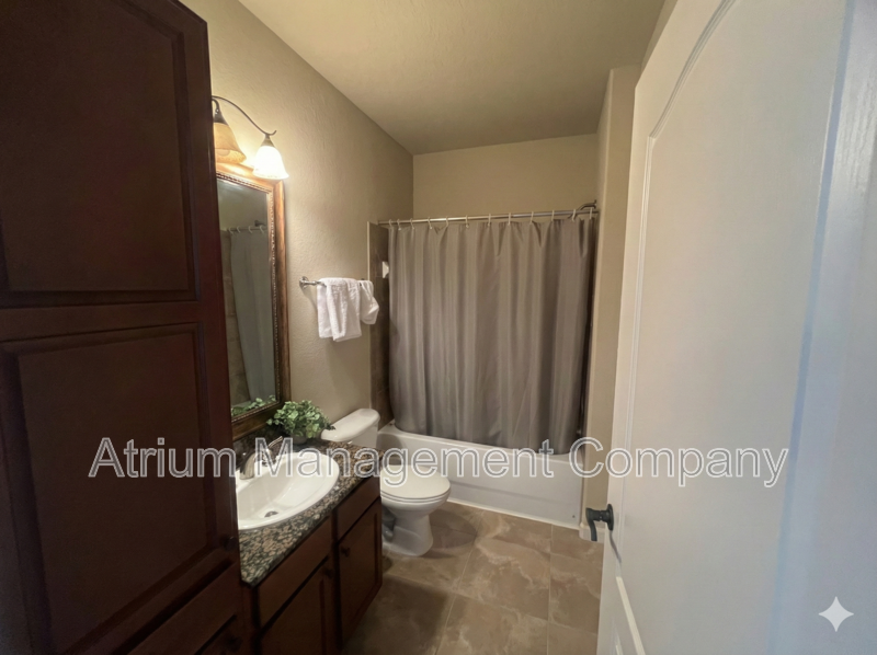 Spacious 3 bedroom Condo with Resort-Style Living! property image