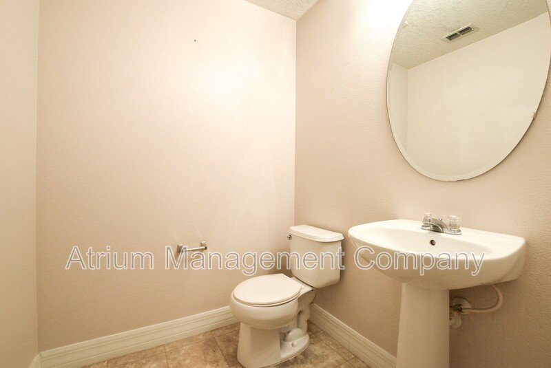 Amazing 4 Bed 2.5 Bath Home For Rent in Orlando, FL! property image