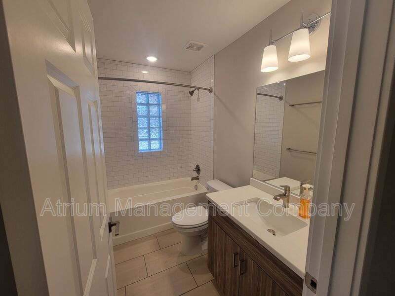 1111 N Thompson St Apt 103 property image