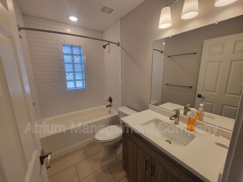 1111 N Thompson St Apt 103 property image