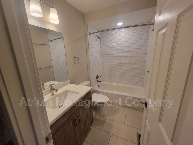 1111 N Thompson St Apt 103 property image