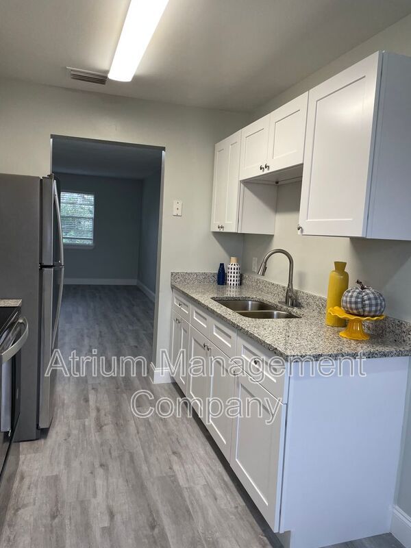 2 Bedrooms 1 Bath Apartment in Tituville property image