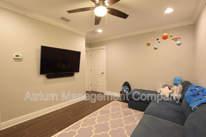 Immaculate 3 Bedroom 2.5 Bathroom w/ Bonus Gated Home! property image