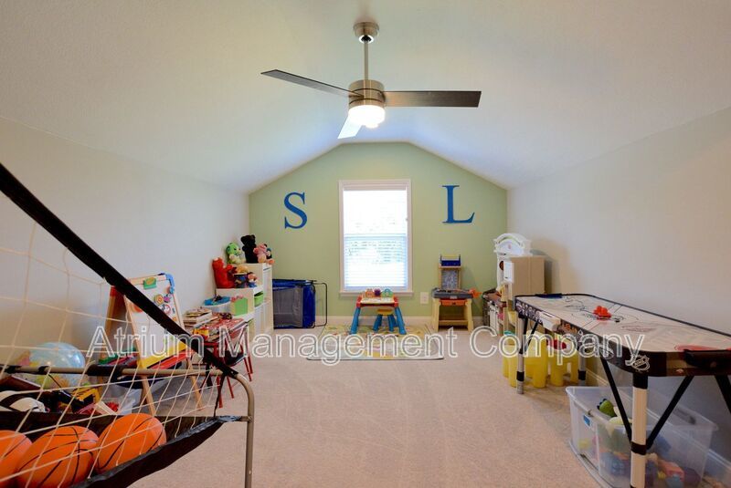 Immaculate 3 Bedroom 2.5 Bathroom w/ Bonus Gated Home! property image