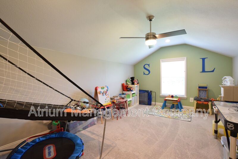 Immaculate 3 Bedroom 2.5 Bathroom w/ Bonus Gated Home! property image