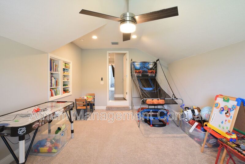 Immaculate 3 Bedroom 2.5 Bathroom w/ Bonus Gated Home! property image