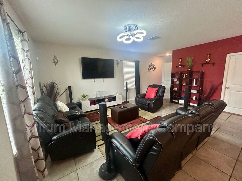 Beautiful 4-Bedroom Home for Rent in Wimauma, FL – Exceptional Value and Amenities property image