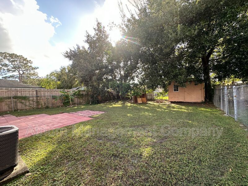 Fully Fenced Privacy in Orlando – Stylish 2 bedroom Near Theme Parks and Beaches! property image