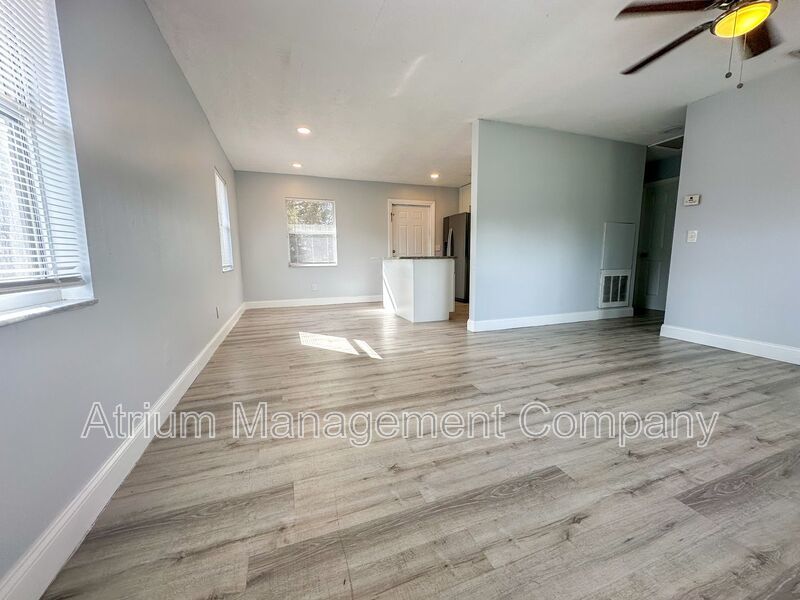 Fully Fenced Privacy in Orlando – Stylish 2 bedroom Near Theme Parks and Beaches! property image