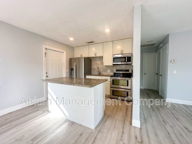 Fully Fenced Privacy in Orlando – Stylish 2 bedroom Near Theme Parks and Beaches! property image