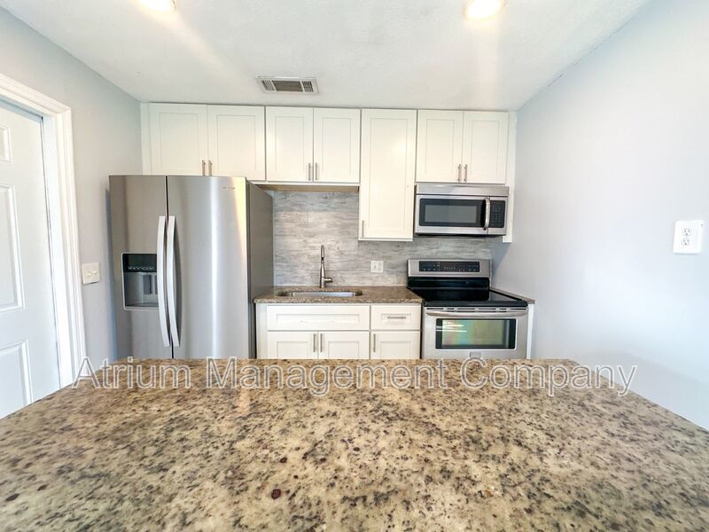 Fully Fenced Privacy in Orlando – Stylish 2 bedroom Near Theme Parks and Beaches! property image