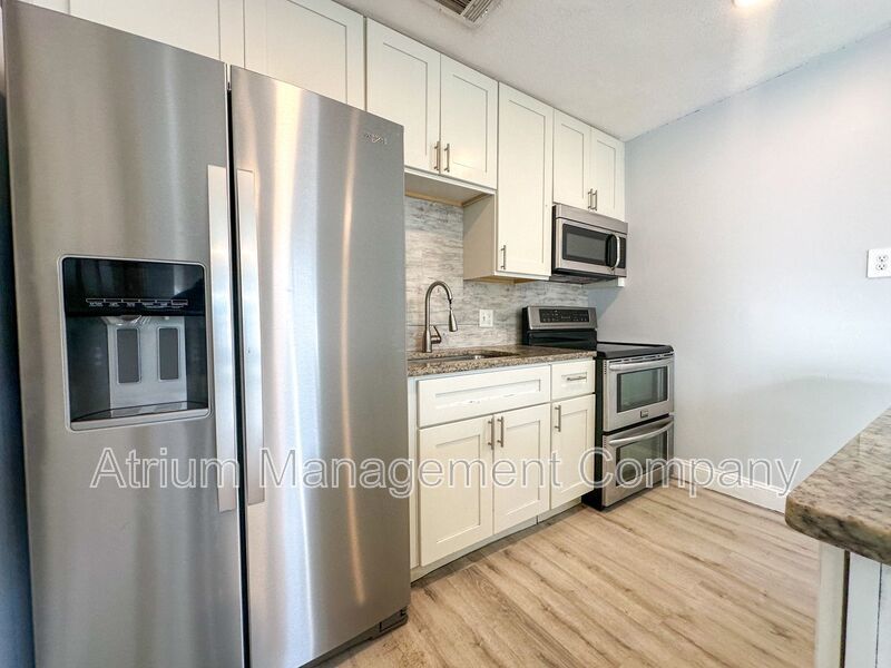 Fully Fenced Privacy in Orlando – Stylish 2 bedroom Near Theme Parks and Beaches! property image