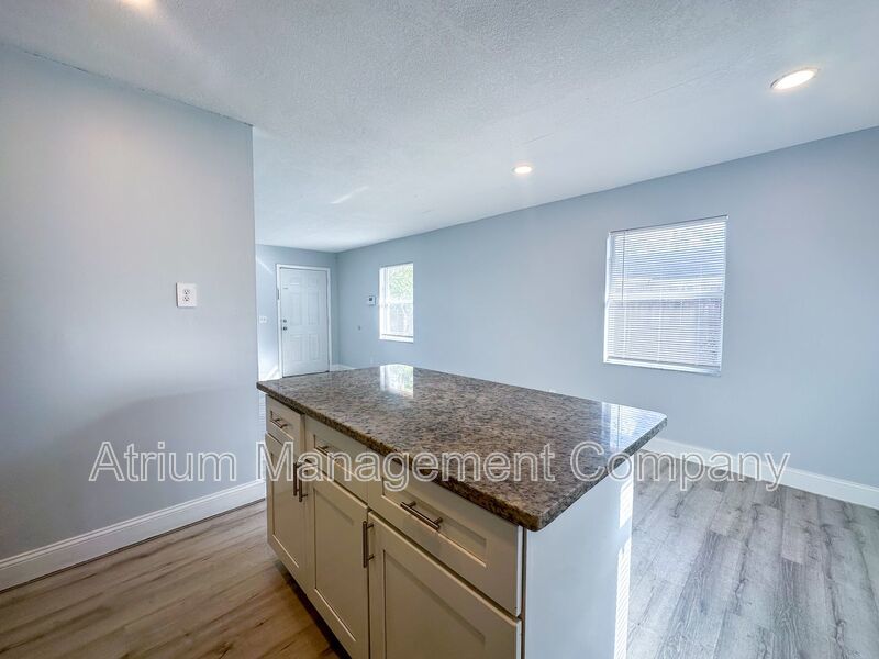 Fully Fenced Privacy in Orlando – Stylish 2 bedroom Near Theme Parks and Beaches! property image