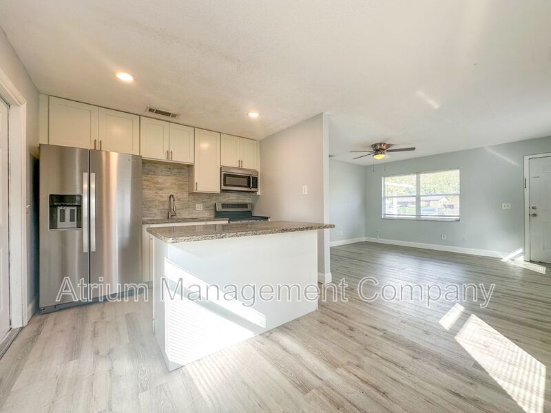 Fully Fenced Privacy in Orlando – Stylish 2 bedroom Near Theme Parks and Beaches! property image