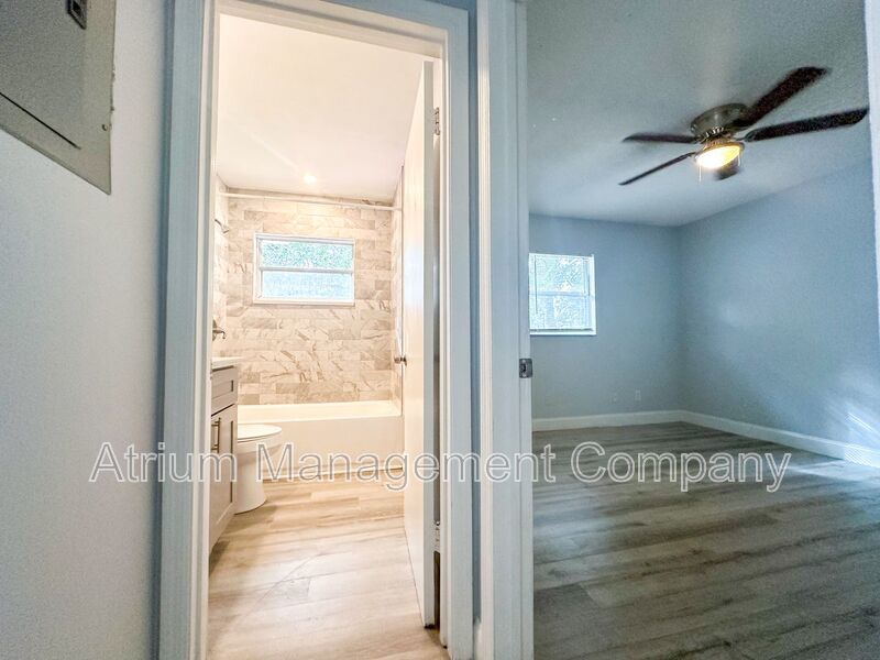 Fully Fenced Privacy in Orlando – Stylish 2 bedroom Near Theme Parks and Beaches! property image