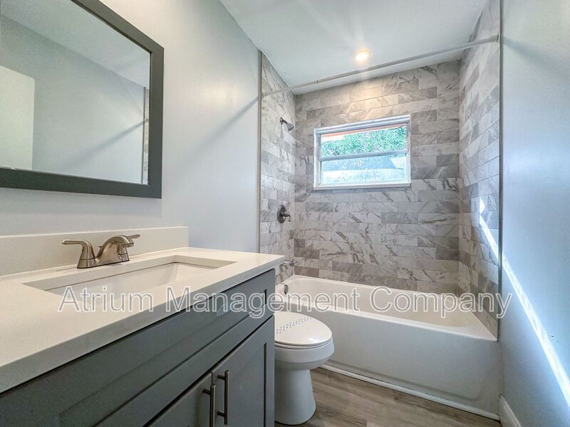 Fully Fenced Privacy in Orlando – Stylish 2 bedroom Near Theme Parks and Beaches! property image