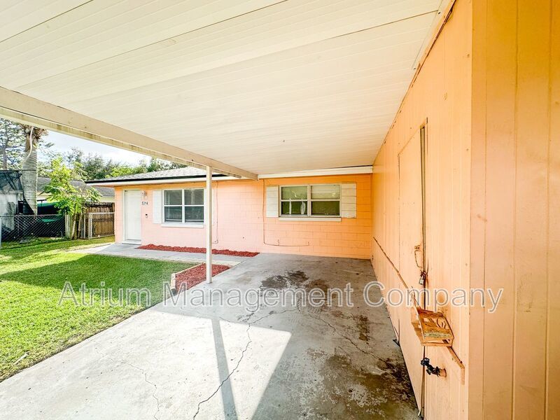 Fully Fenced Privacy in Orlando – Stylish 2 bedroom Near Theme Parks and Beaches! property image