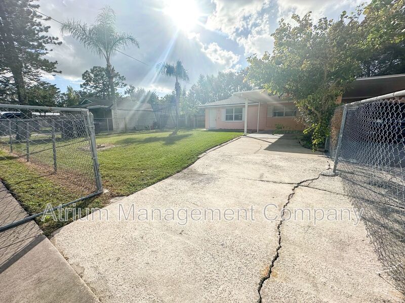 Fully Fenced Privacy in Orlando – Stylish 2 bedroom Near Theme Parks and Beaches! property image