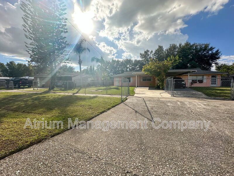 Fully Fenced Privacy in Orlando – Stylish 2 bedroom Near Theme Parks and Beaches! property image