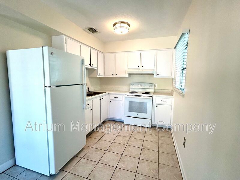 Beautiful College Park 2/1 available NOW!!! property image