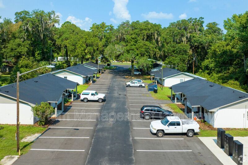 NEWLY RENOVATED!!  1 MONTH FREE RENT w\IMMEDIATE MOVE-IN property image