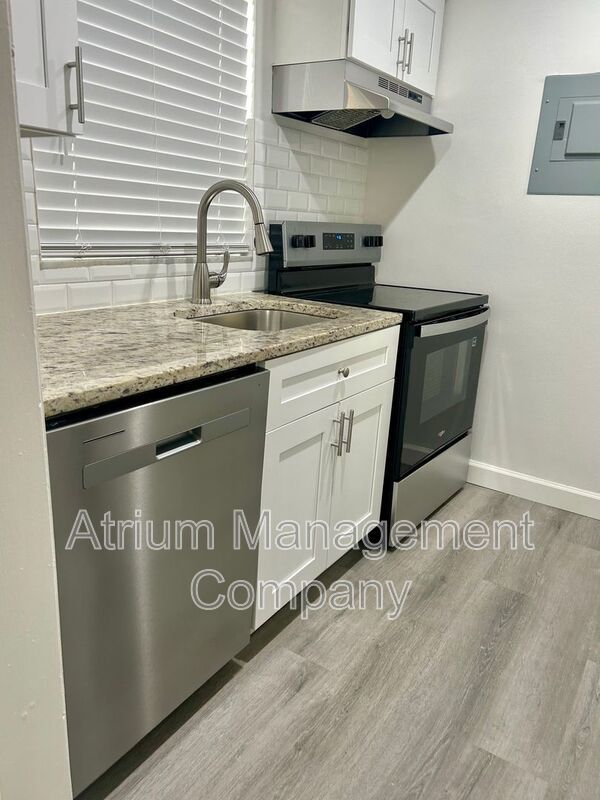 Charming UPDATED 2 Bed 1 Bath Apartment for Rent in Orlando, FL! HALF OFF FIRST MONTHS RENT!!!! property image
