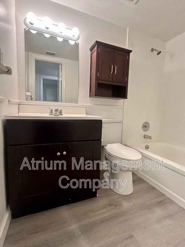 Charming UPDATED 2 Bed 1 Bath Apartment for Rent in Orlando, FL! HALF OFF FIRST MONTHS RENT!!!! property image