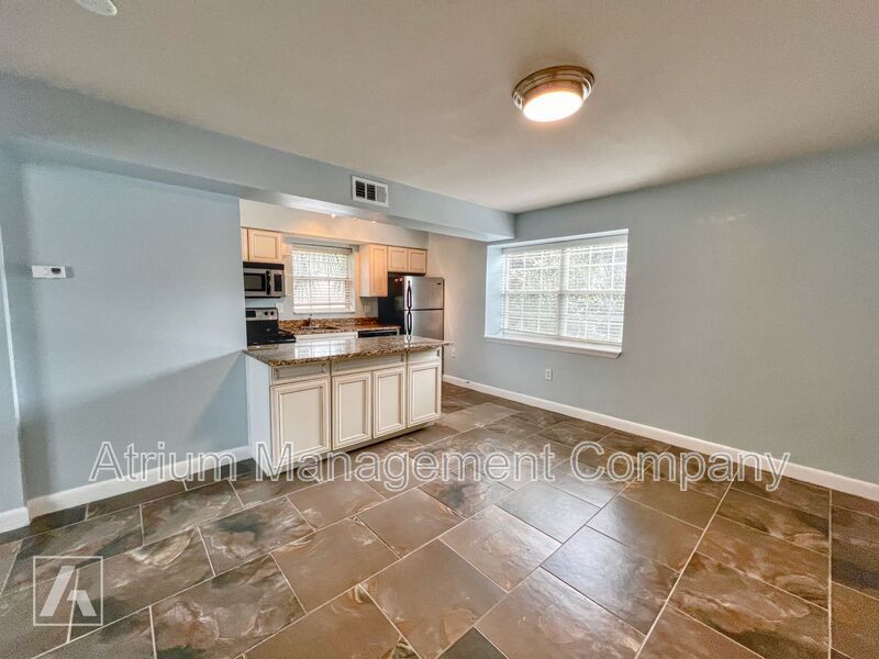 Renovated 1-Bedroom Apartment for Rent in Downtown Orlando | Highland Flats property image