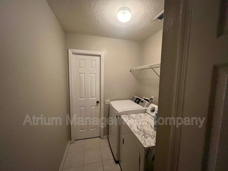 Beautiful 4 Bed 2.5 Bath Pool Home for Rent in Lake Mary, FL ! property image
