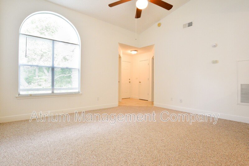 Welcome Home! Bright 2 Bed/2 Bath Condo in Gated Regency Park property image