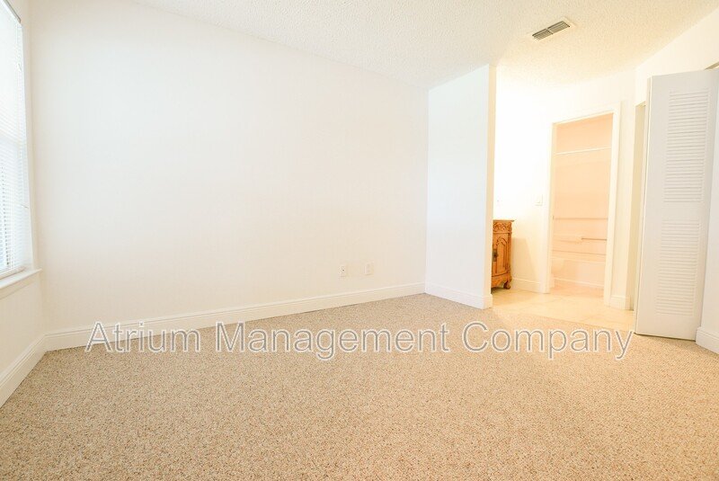 Welcome Home! Bright 2 Bed/2 Bath Condo in Gated Regency Park property image