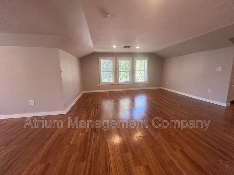 Modern Tampa Studio | Easy Living with Internet & Utilities Included property image