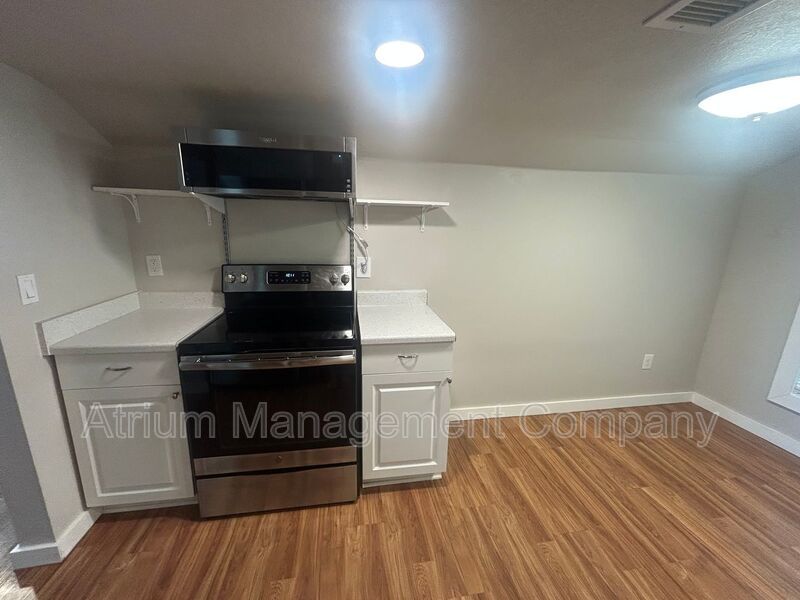 Modern Tampa Studio | Easy Living with Internet & Utilities Included property image