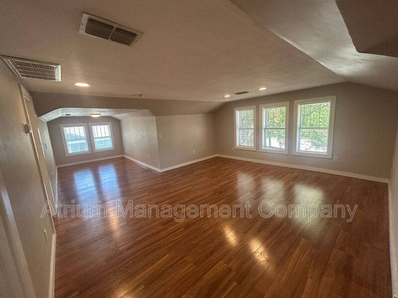 Modern Tampa Studio | Easy Living with Internet & Utilities Included property image