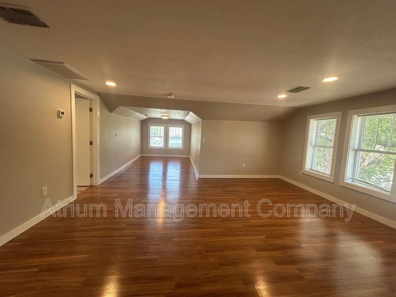 Modern Tampa Studio | Easy Living with Internet & Utilities Included property image