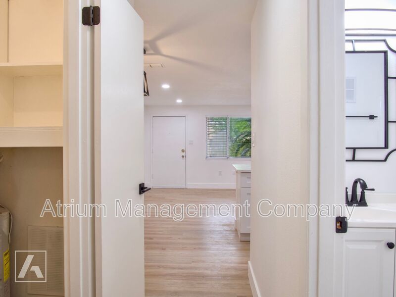 Beautiful 1/1 at The Roberson  - ONE MONTH FREE!!!!! property image