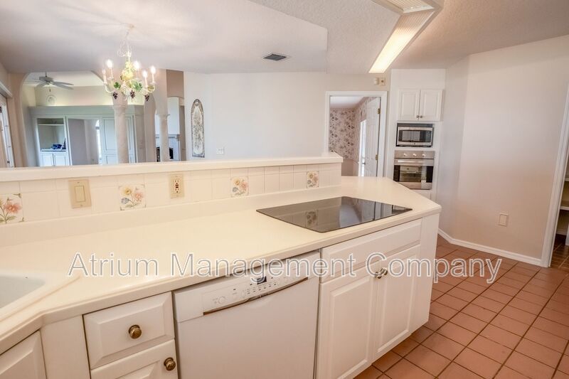 Stunning 3-Bedroom, 3-Bathroom Lakeside Home in Mount Dora with Private Pool & Lakefront Living property image