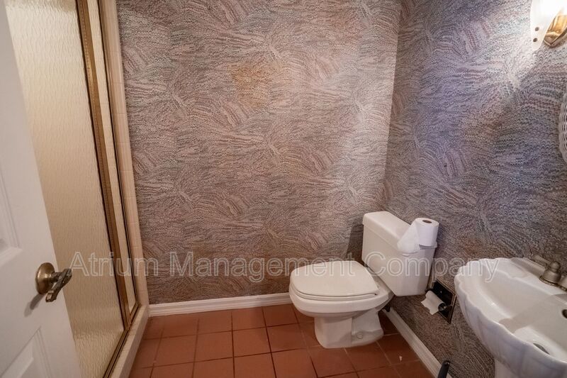 Stunning 3-Bedroom, 3-Bathroom Lakeside Home in Mount Dora with Private Pool & Lakefront Living property image