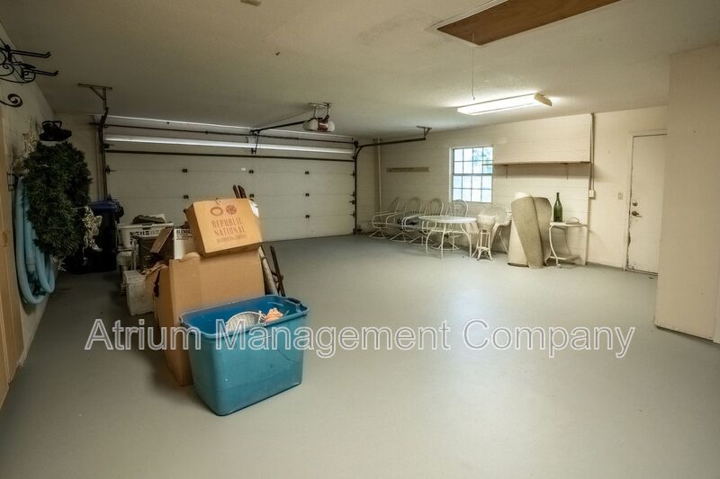 Stunning 3-Bedroom, 3-Bathroom Lakeside Home in Mount Dora with Private Pool & Lakefront Living property image