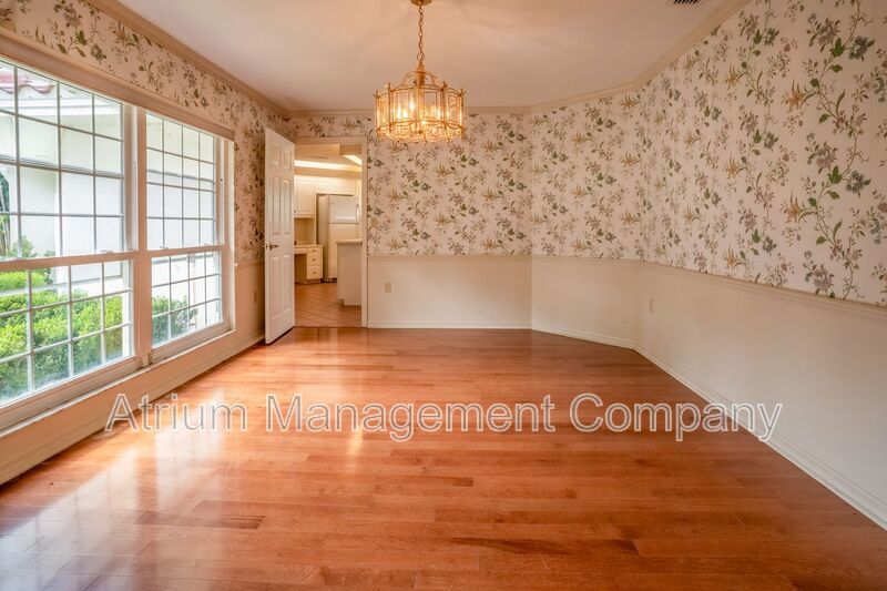 Stunning 3-Bedroom, 3-Bathroom Lakeside Home in Mount Dora with Private Pool & Lakefront Living property image