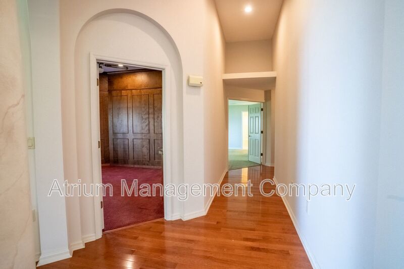 Stunning 3-Bedroom, 3-Bathroom Lakeside Home in Mount Dora with Private Pool & Lakefront Living property image