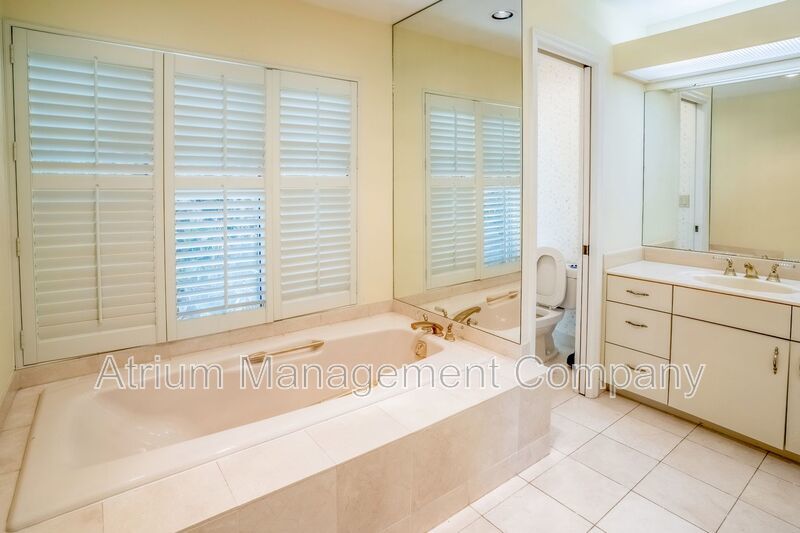 Stunning 3-Bedroom, 3-Bathroom Lakeside Home in Mount Dora with Private Pool & Lakefront Living property image