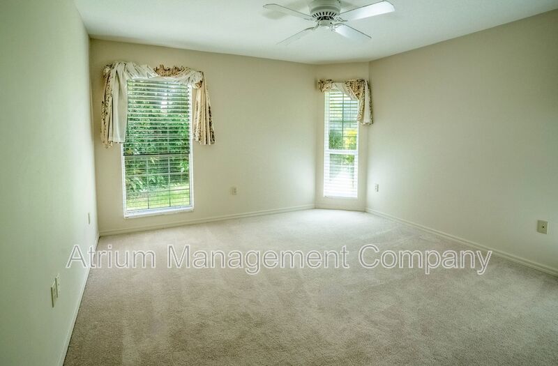 Stunning 3-Bedroom, 3-Bathroom Lakeside Home in Mount Dora with Private Pool & Lakefront Living property image