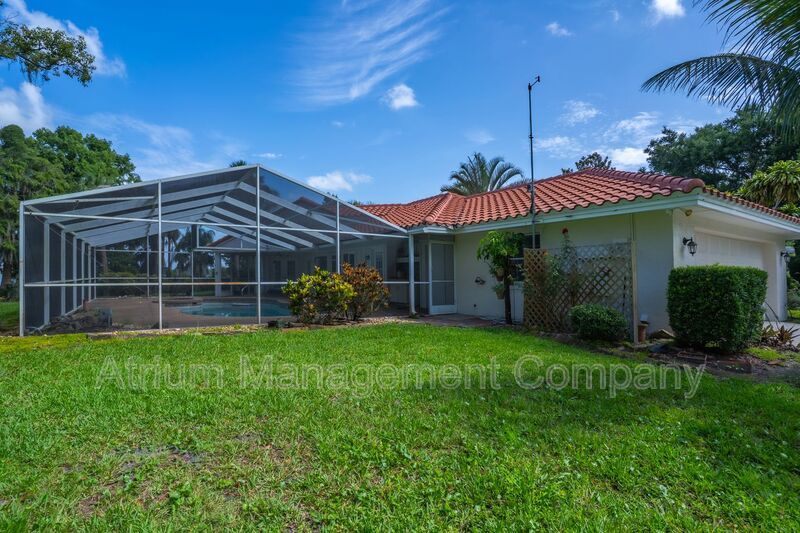 Stunning 3-Bedroom, 3-Bathroom Lakeside Home in Mount Dora with Private Pool & Lakefront Living property image
