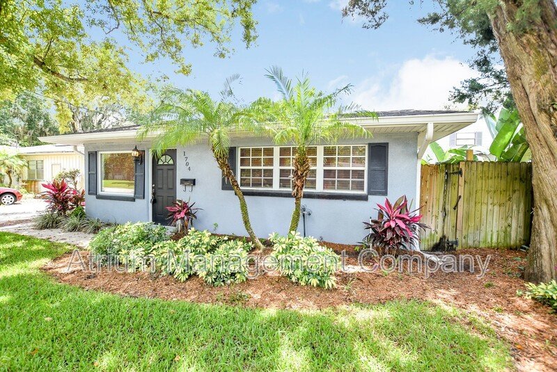 Charming 4/2 Colonial Town North Home with Oversized Fenced Yard property image