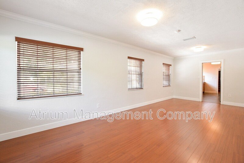 Charming 4/2 Colonial Town North Home with Oversized Fenced Yard property image